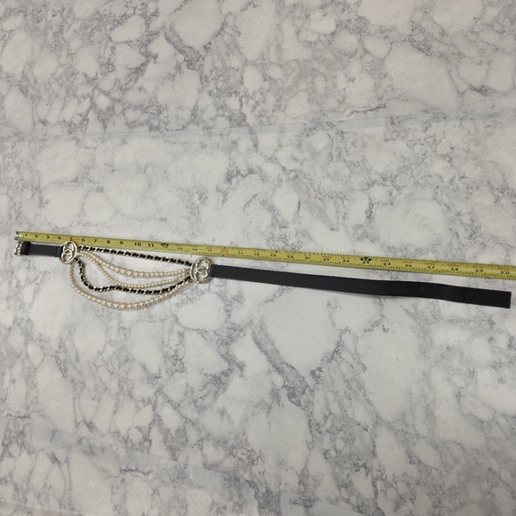 Chanel Pearl & Gold CC Black Leather Belt main image 10